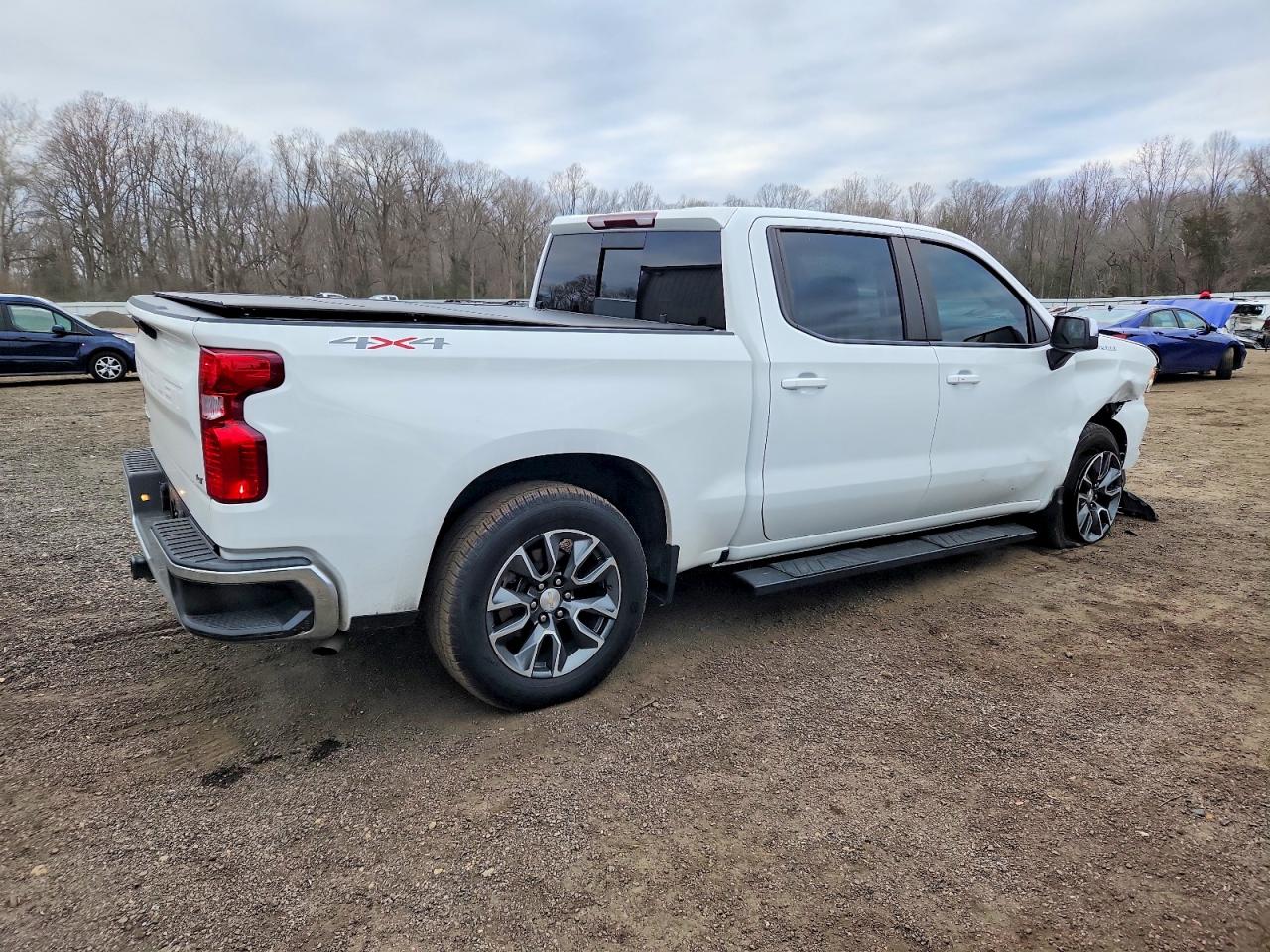 2024 CHEVROLET SILVERADO K1500 LT photo 3