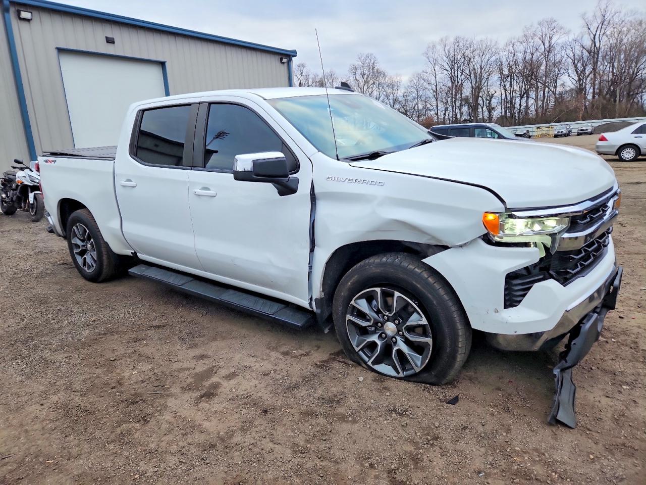 2024 CHEVROLET SILVERADO K1500 LT photo 4