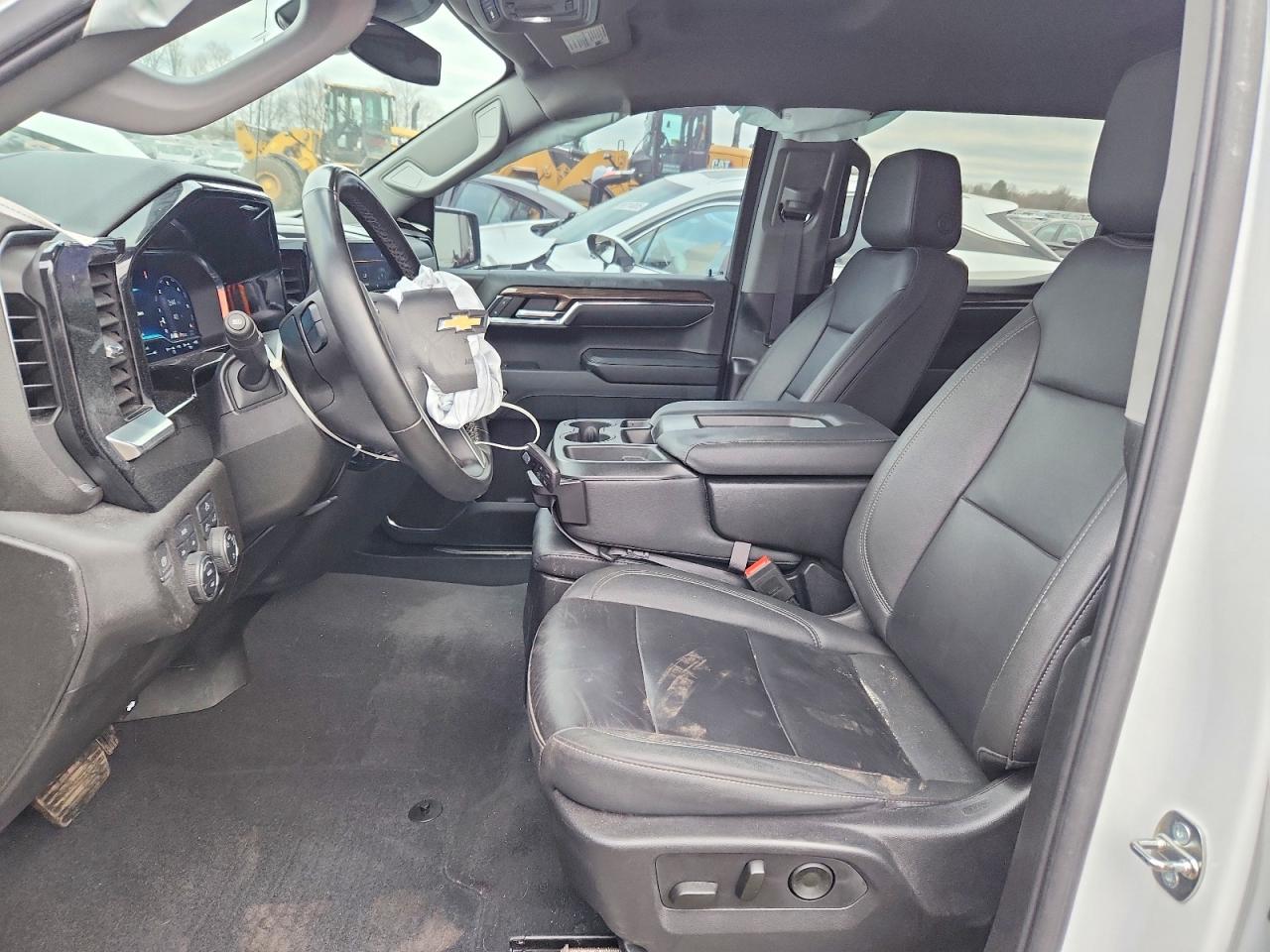 2024 CHEVROLET SILVERADO K1500 LT photo 7