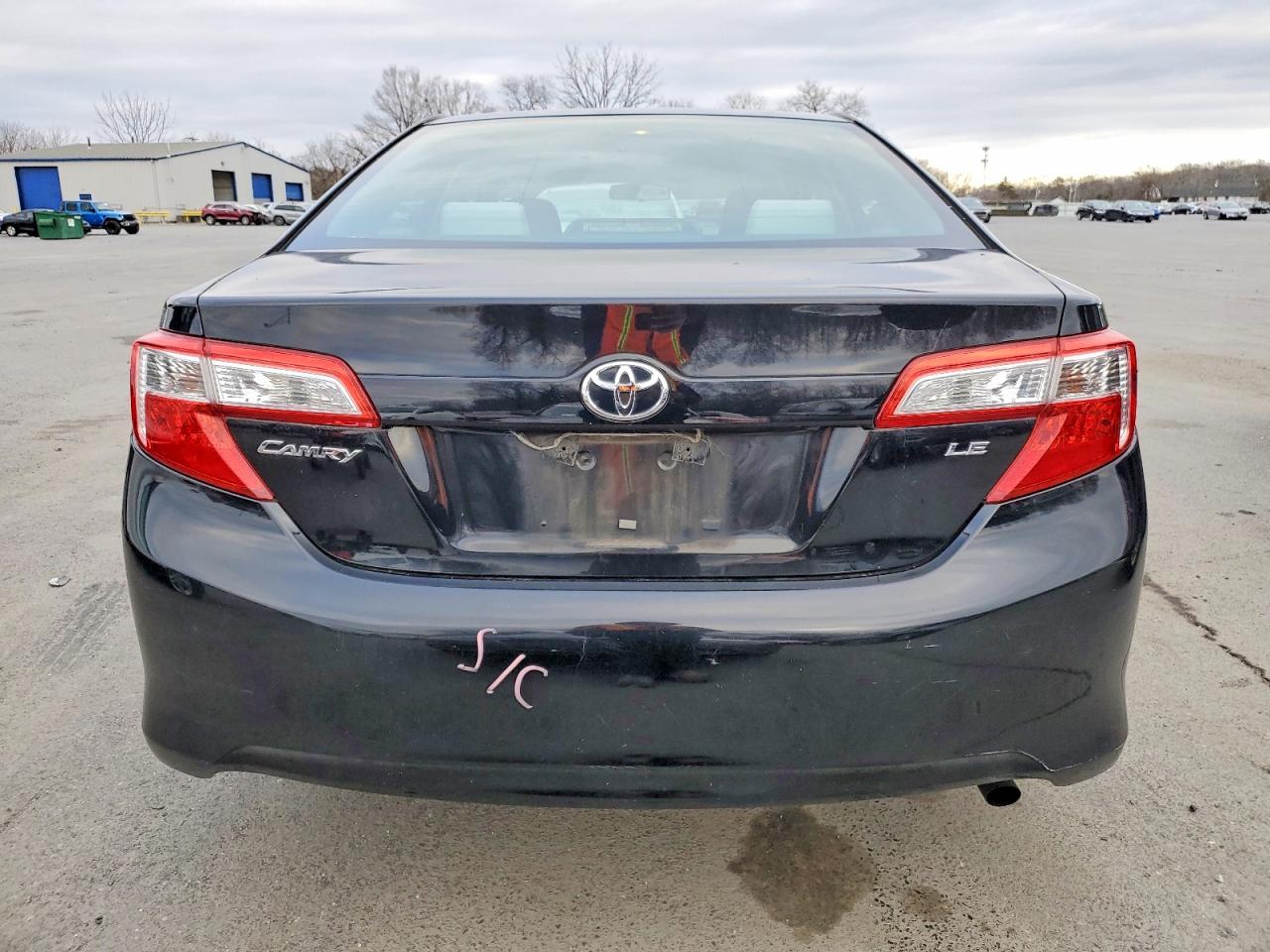 2013 TOYOTA CAMRY L photo 11