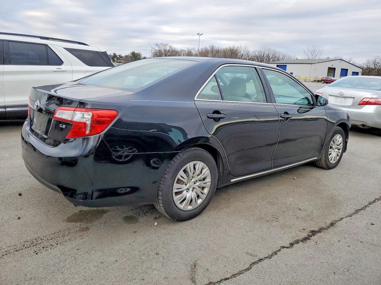 2013 TOYOTA CAMRY L photo 5