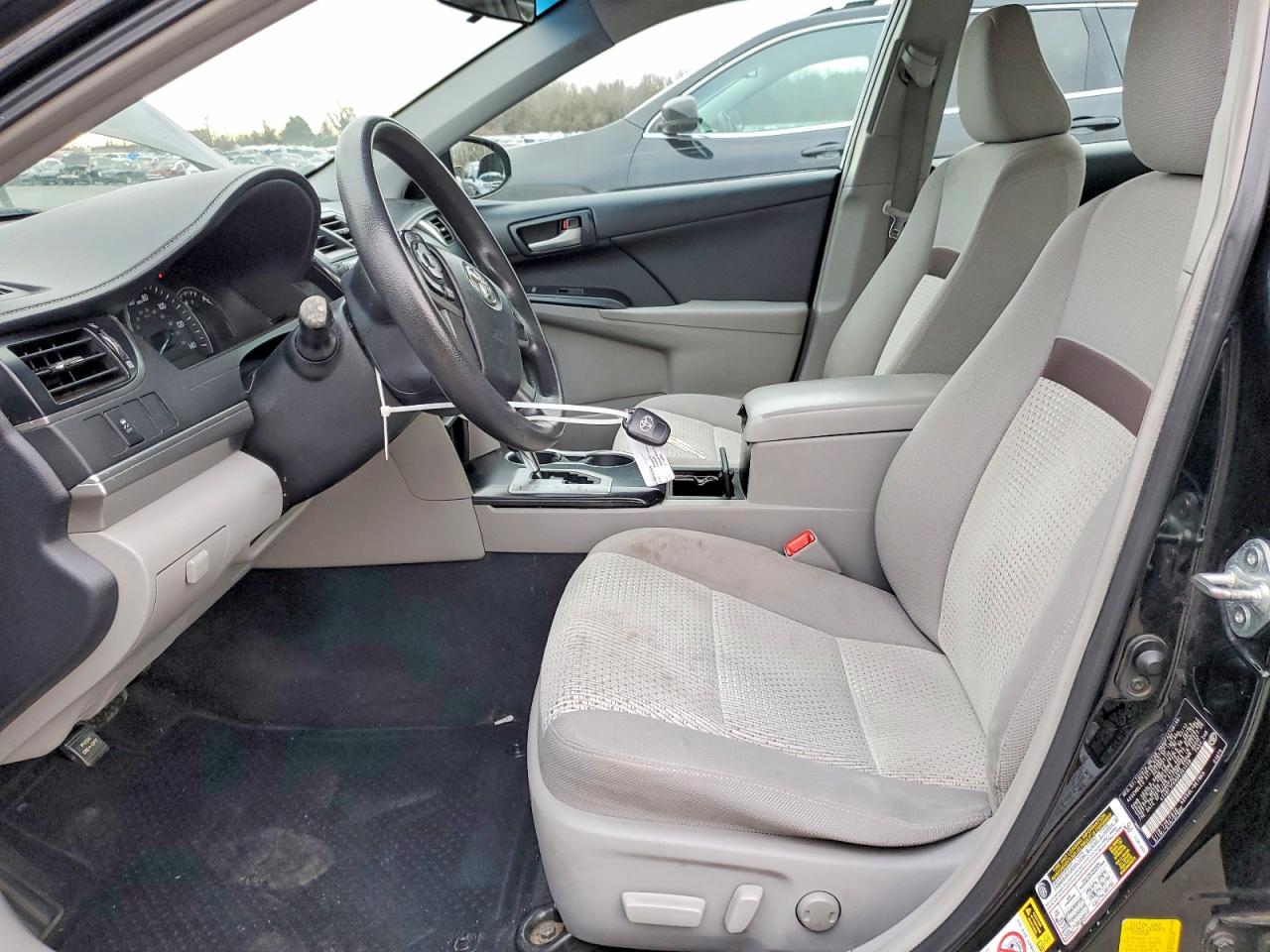 2013 TOYOTA CAMRY L photo 13
