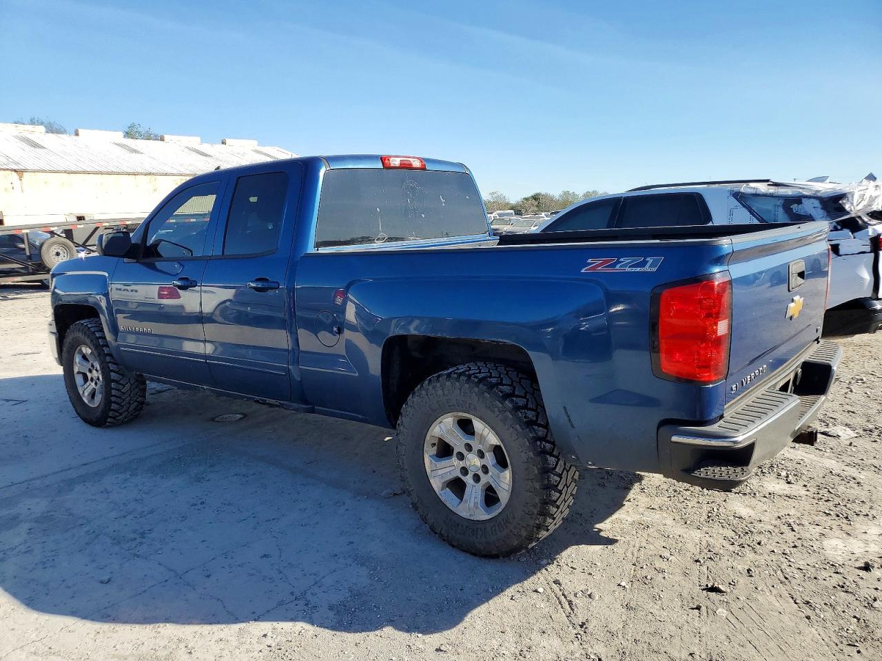 2015 CHEVROLET SILVERADO K1500 LT photo 3