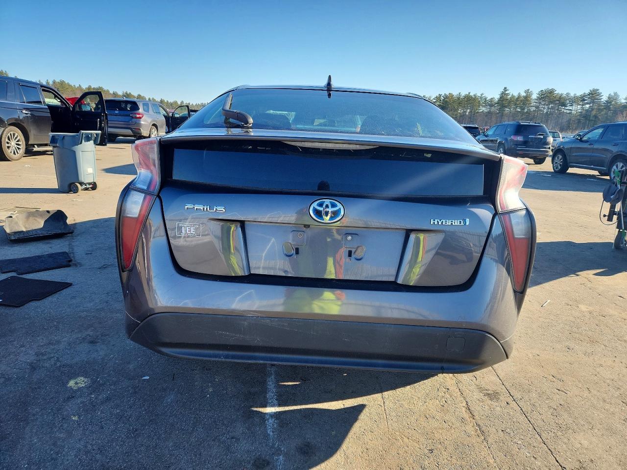 2016 TOYOTA PRIUS photo 6