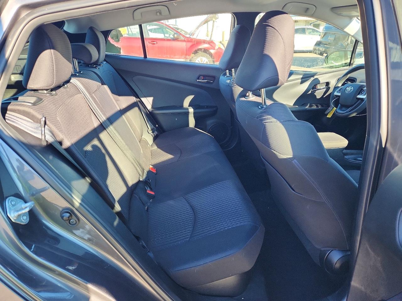 2016 TOYOTA PRIUS photo 10