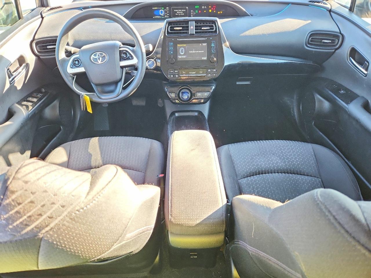 2016 TOYOTA PRIUS photo 8