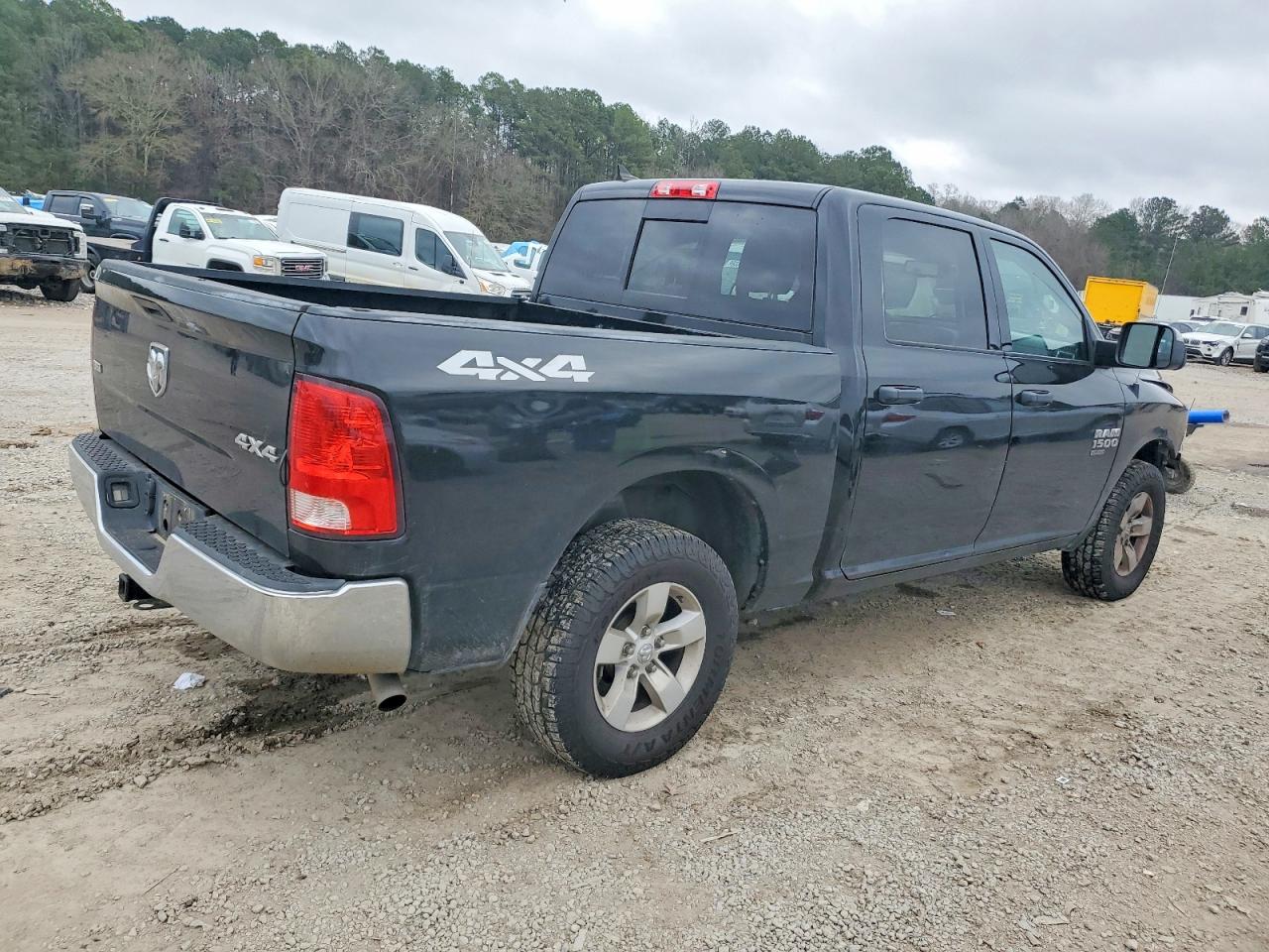 2023 RAM 1500 CLASSIC SLT photo 3