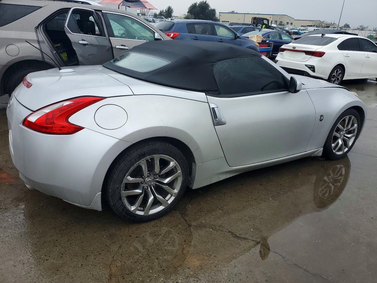 2010 NISSAN 370Z photo 3