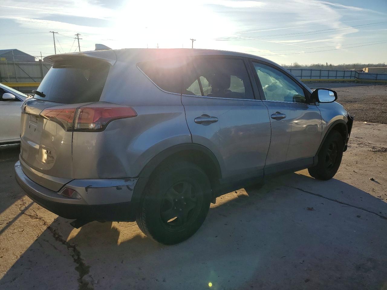 2018 TOYOTA RAV4 LE photo 3