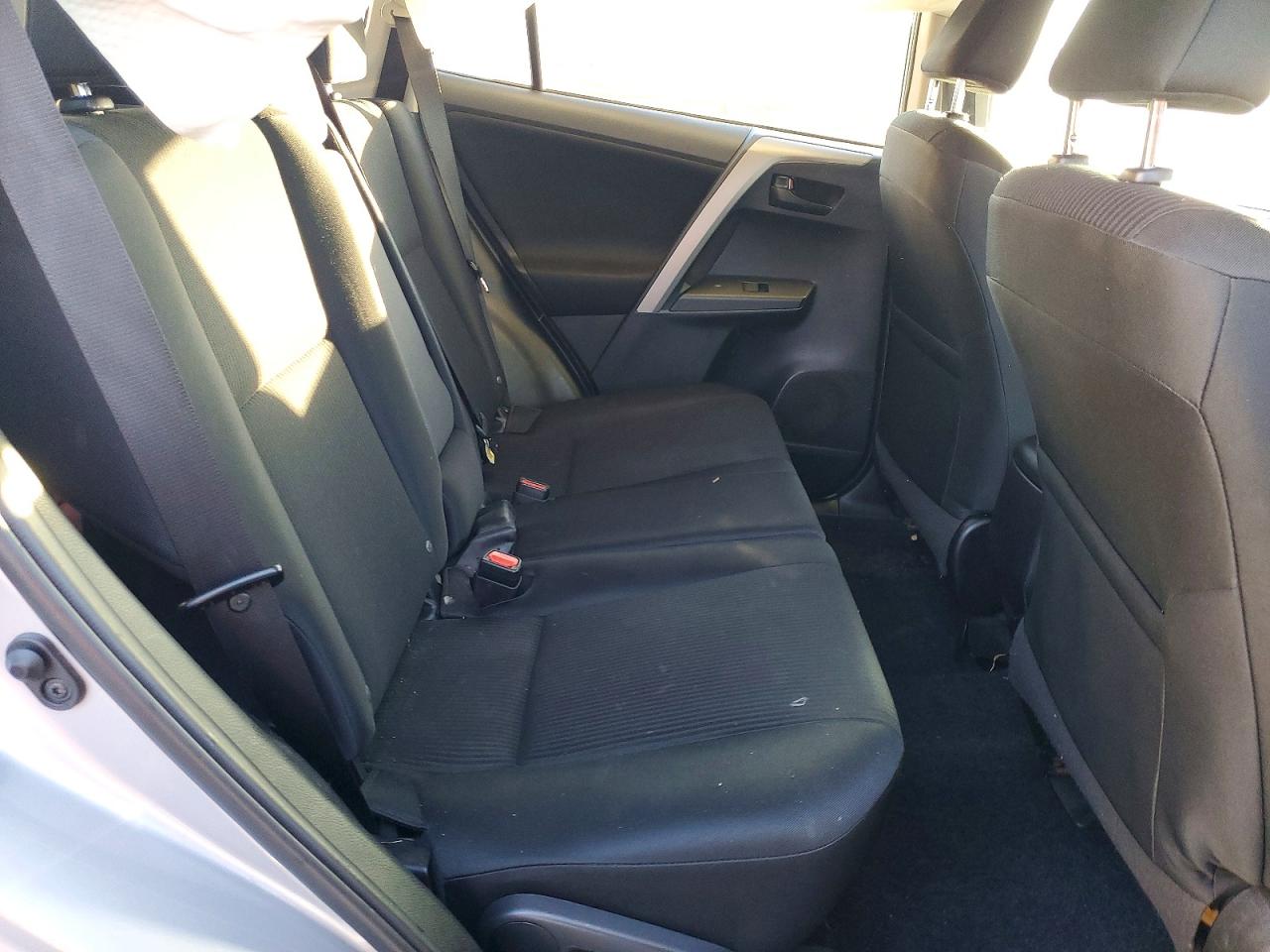 2018 TOYOTA RAV4 LE photo 11
