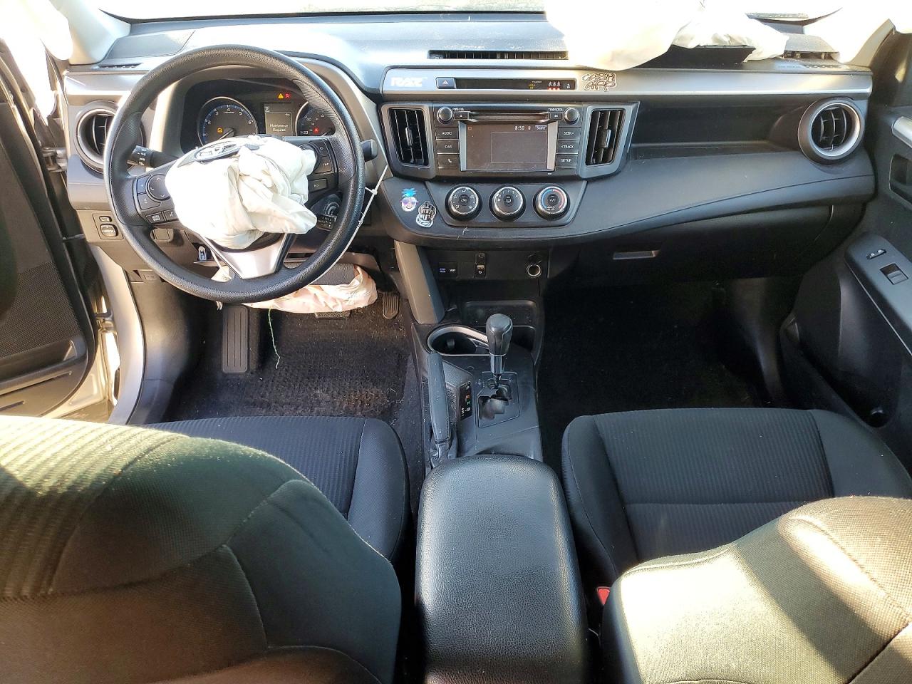 2018 TOYOTA RAV4 LE photo 8