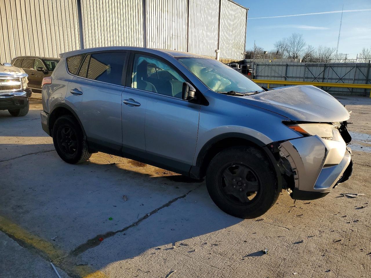 2018 TOYOTA RAV4 LE photo 4