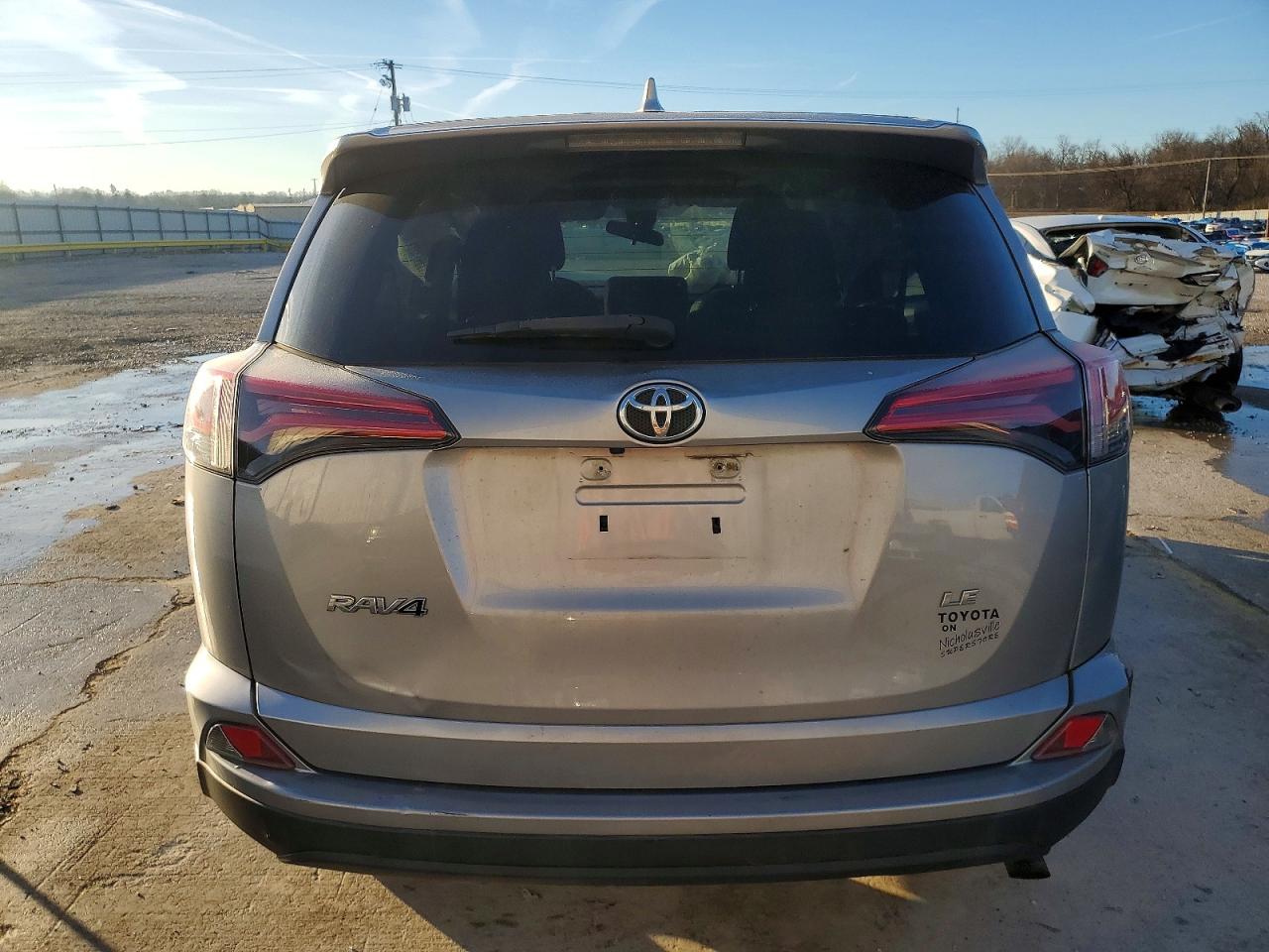 2018 TOYOTA RAV4 LE photo 6