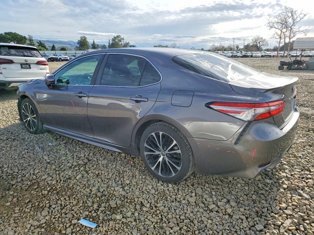2018 TOYOTA CAMRY L photo 2