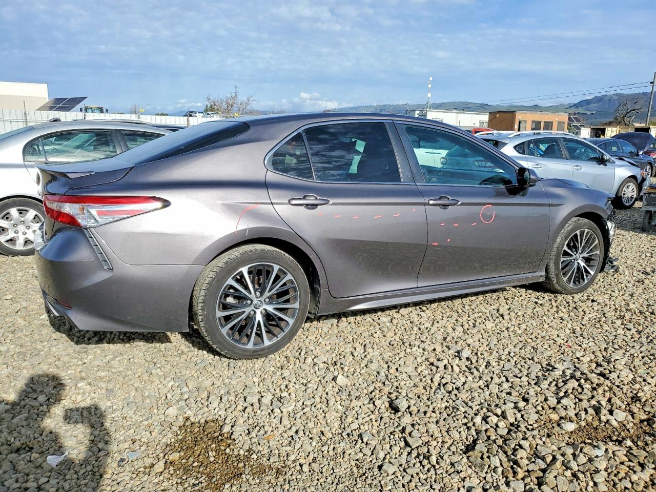 2018 TOYOTA CAMRY L photo 3