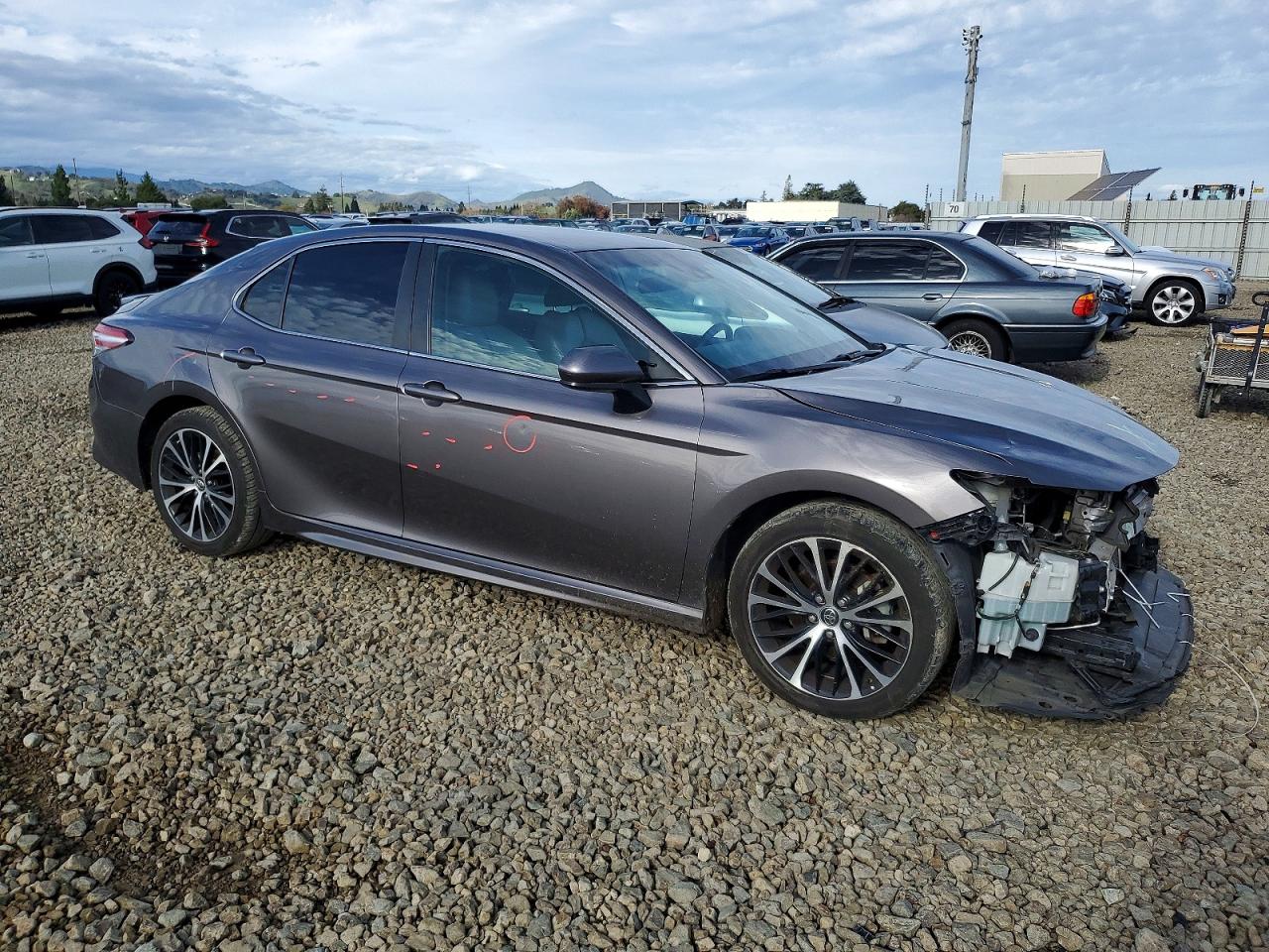 2018 TOYOTA CAMRY L photo 4