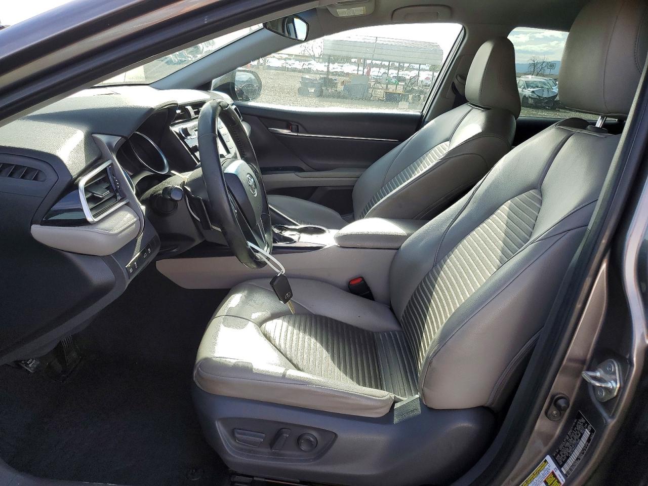 2018 TOYOTA CAMRY L photo 7
