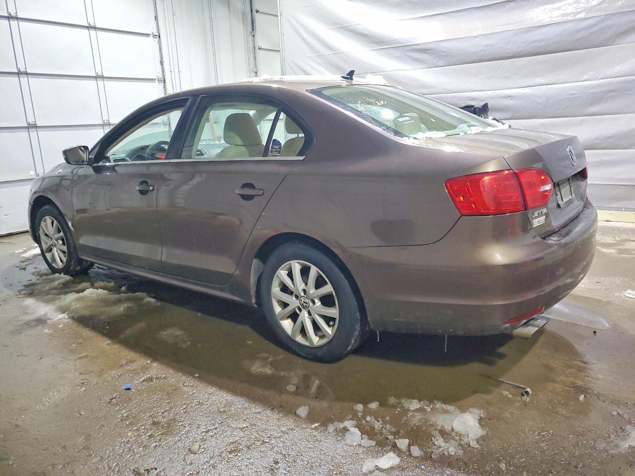 2013 VOLKSWAGEN JETTA SE photo 2