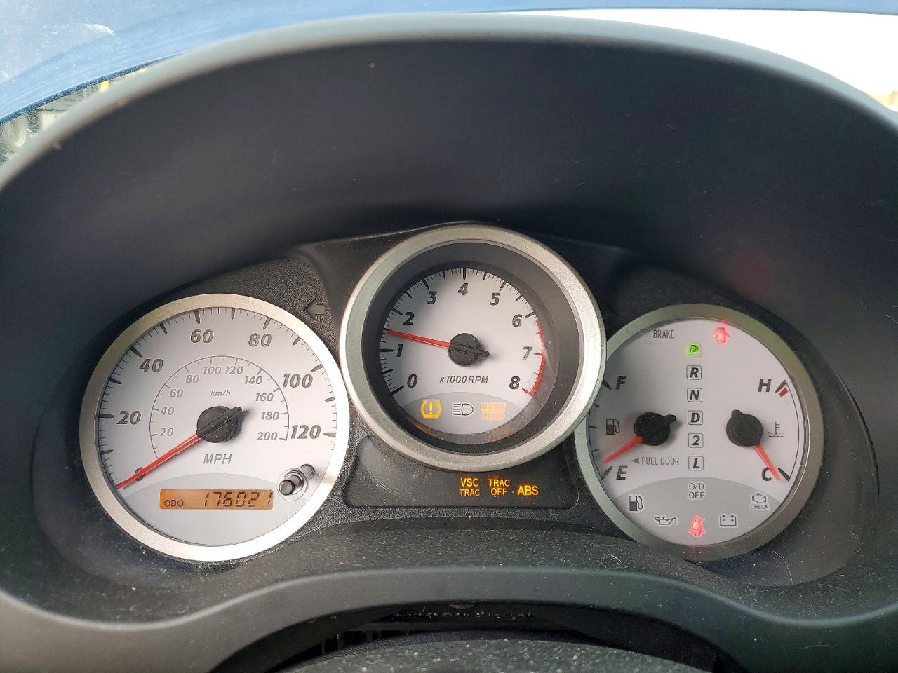 2004 TOYOTA RAV4 photo 9