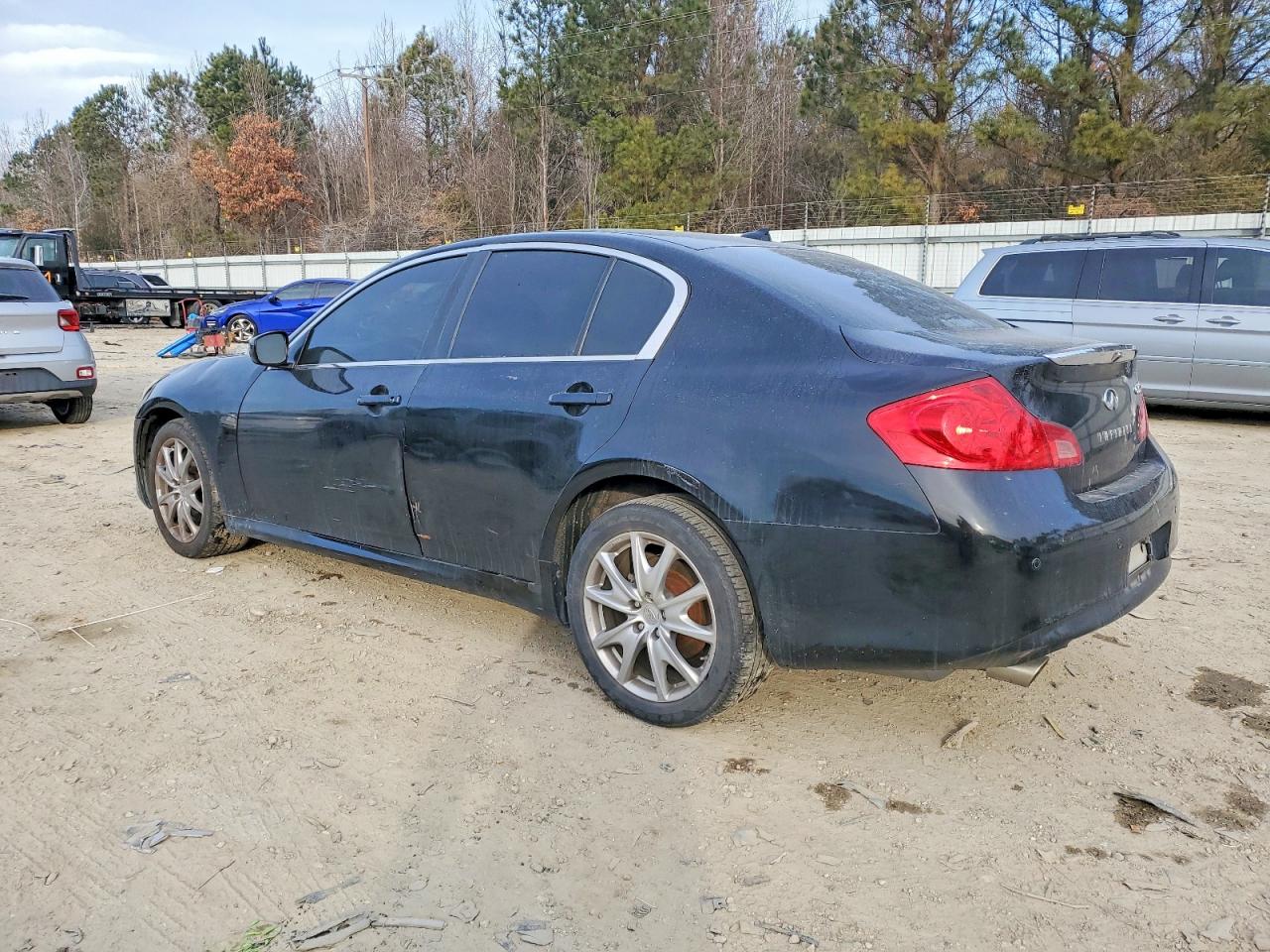 2012 INFINITI G37 photo 2