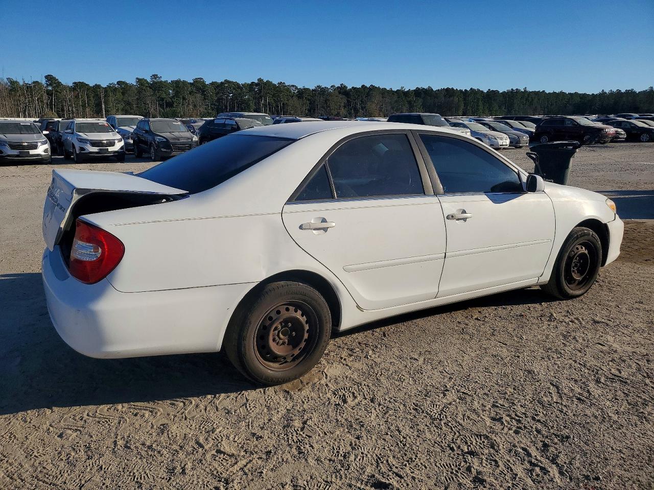 2002 TOYOTA CAMRY LE photo 3