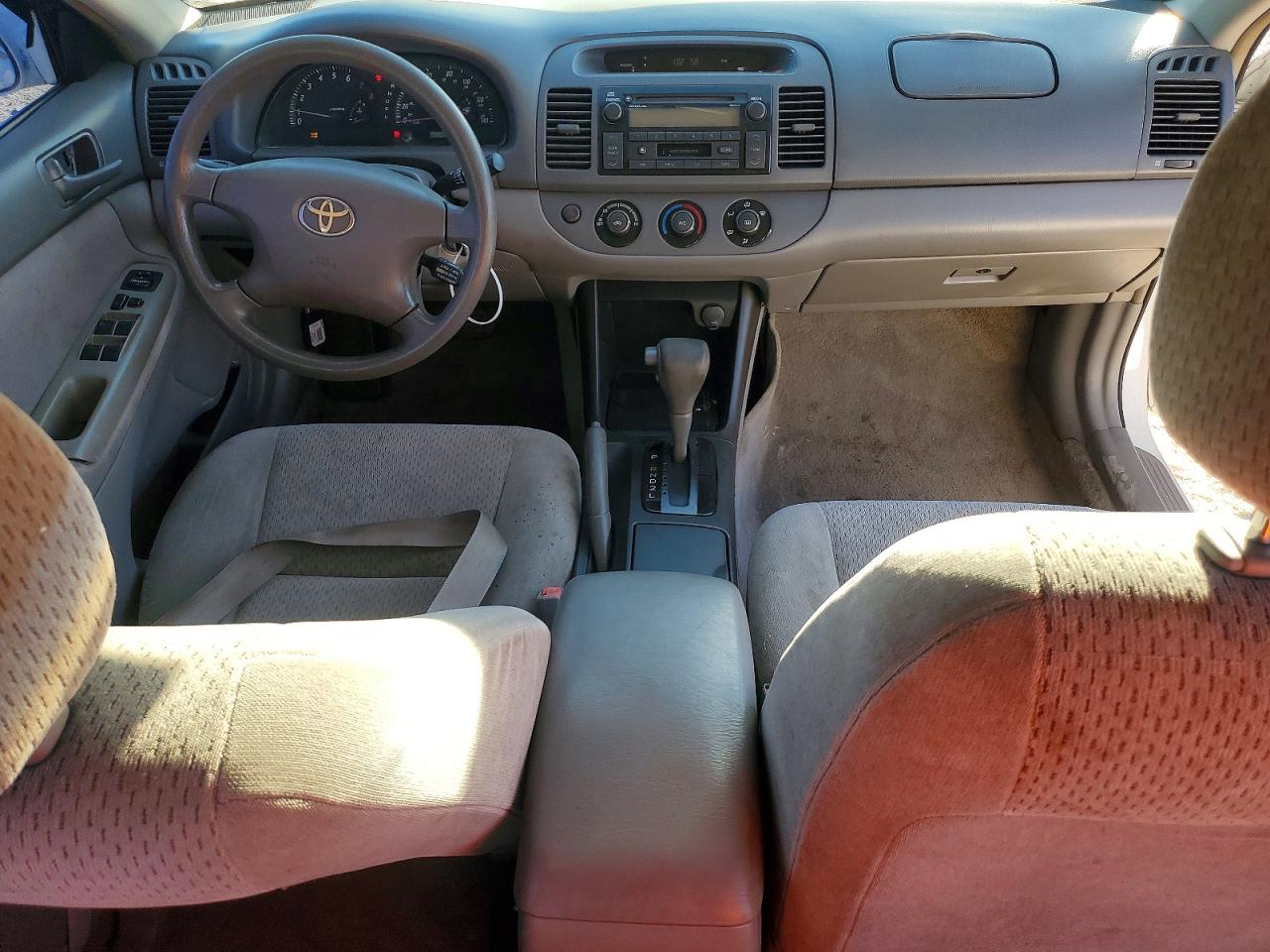 2002 TOYOTA CAMRY LE photo 8