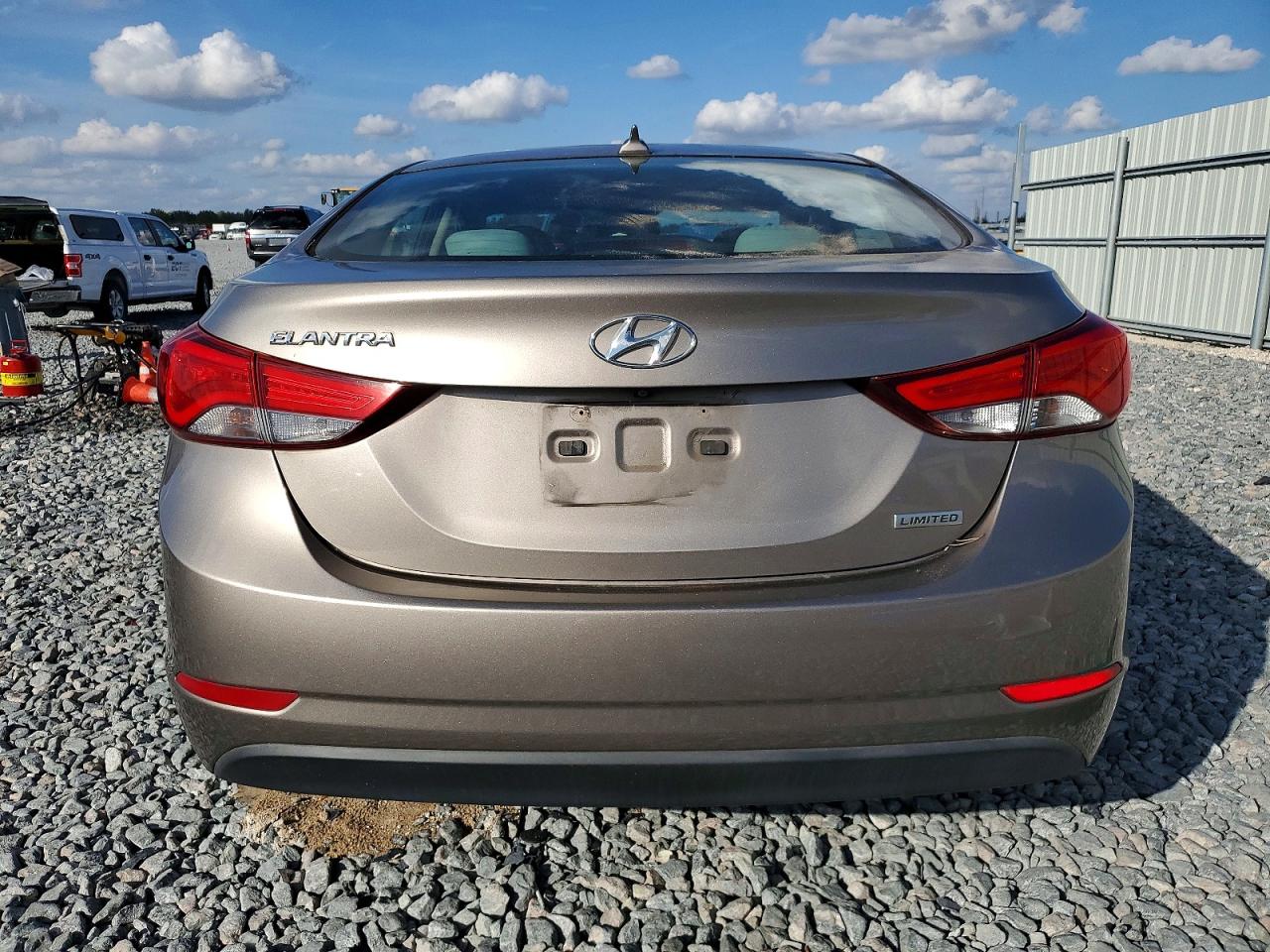 2014 HYUNDAI ELANTRA SE photo 6
