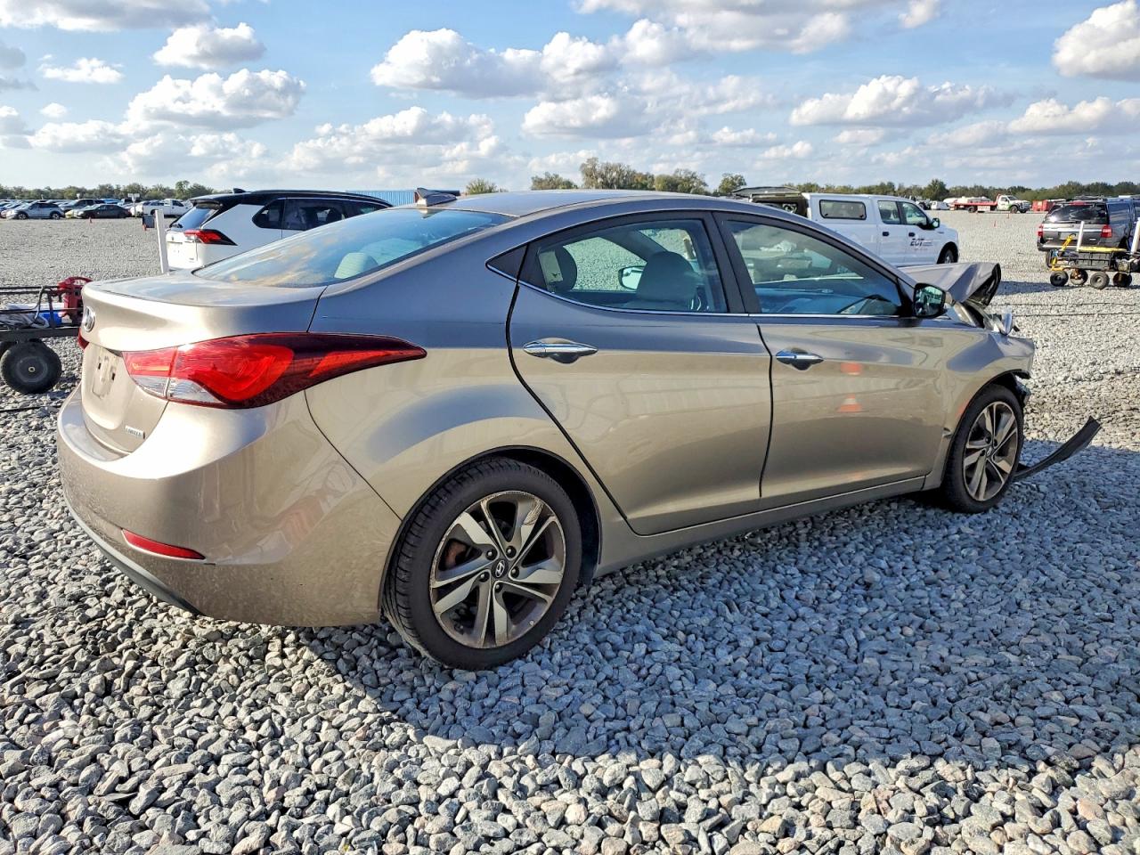 2014 HYUNDAI ELANTRA SE photo 3