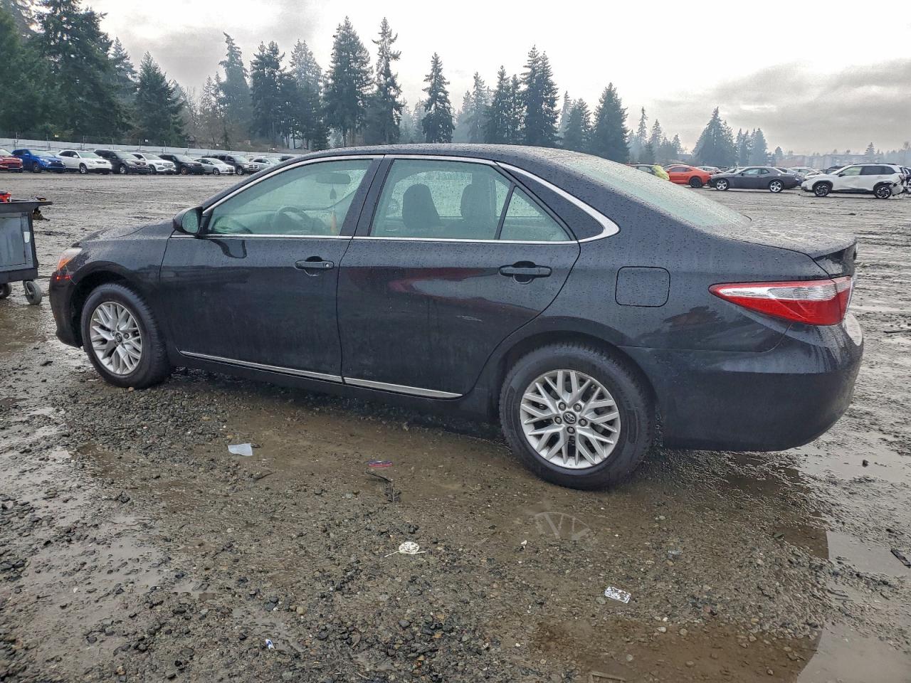 2017 TOYOTA CAMRY LE photo 2