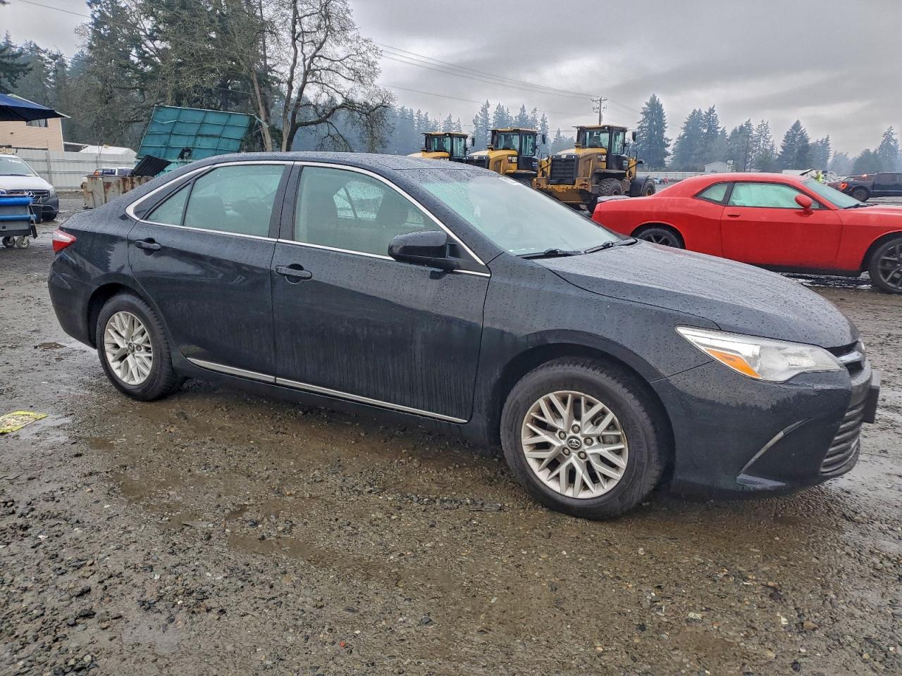 2017 TOYOTA CAMRY LE photo 4