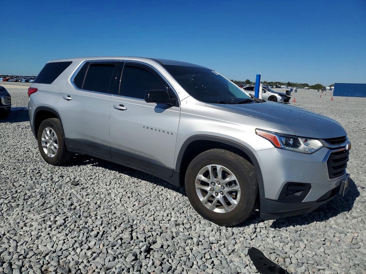2020 CHEVROLET TRAVERSE LS photo 4