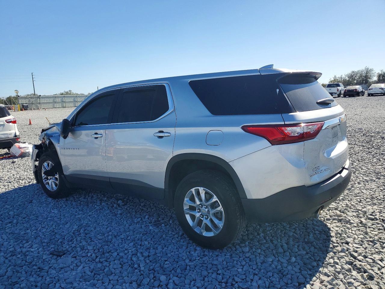 2020 CHEVROLET TRAVERSE LS photo 2