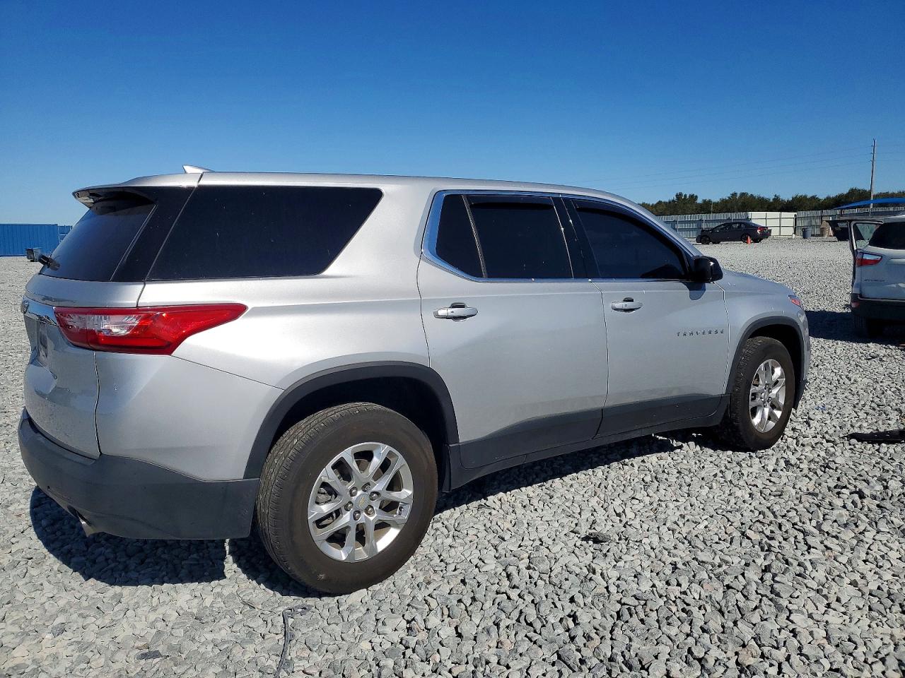 2020 CHEVROLET TRAVERSE LS photo 3