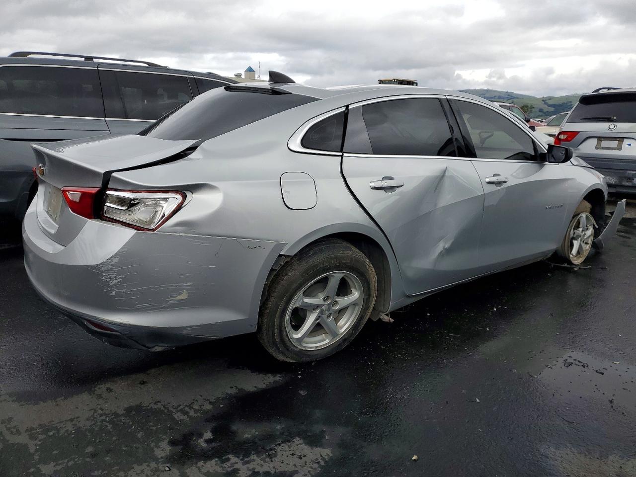 2018 CHEVROLET MALIBU LS photo 3