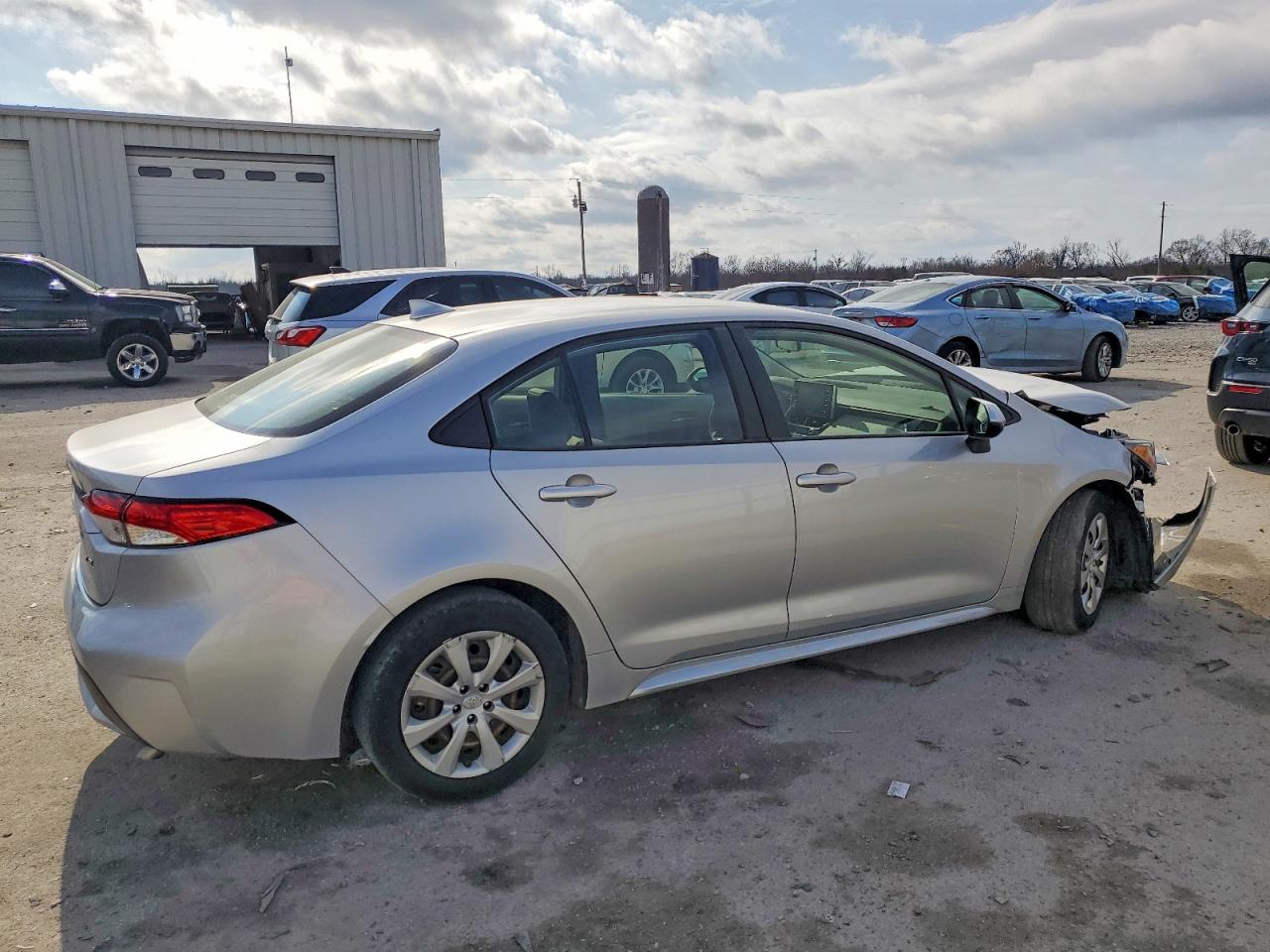 2020 TOYOTA COROLLA LE photo 3