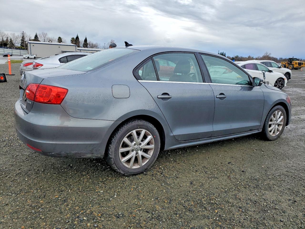 2013 VOLKSWAGEN JETTA SE photo 3