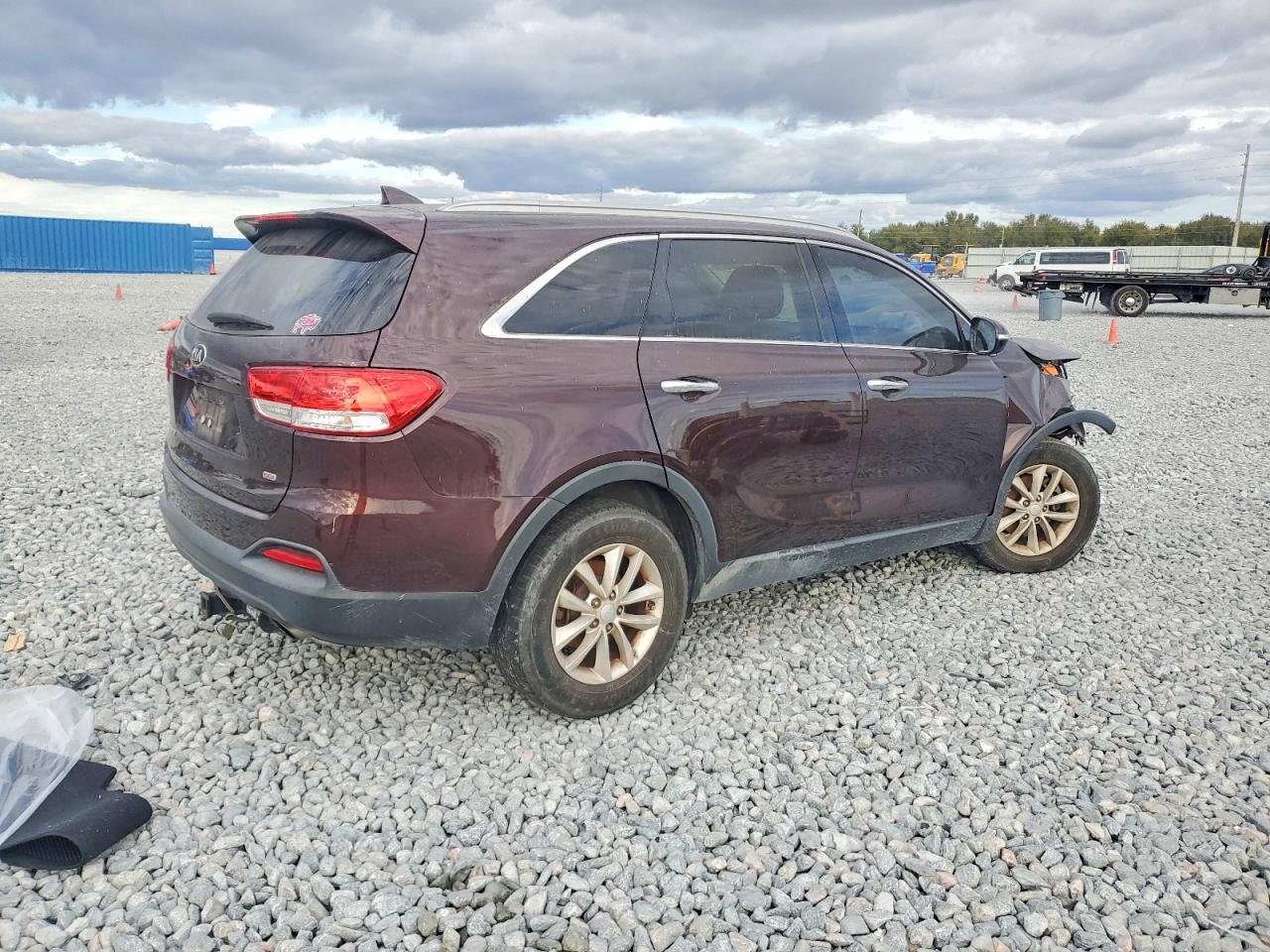 2016 KIA SORENTO LX photo 3
