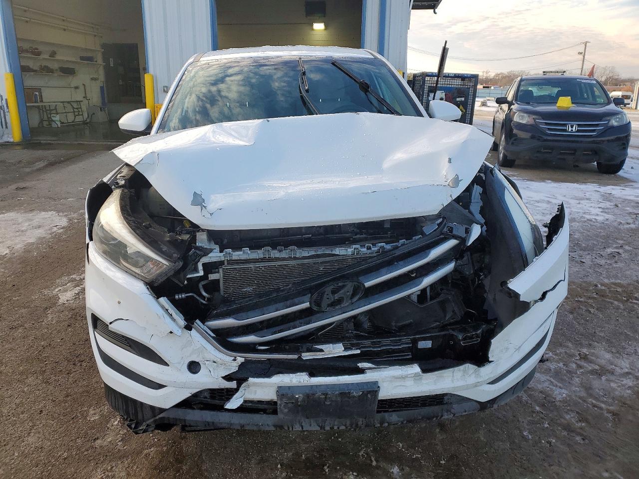 2018 HYUNDAI TUCSON SE photo 5