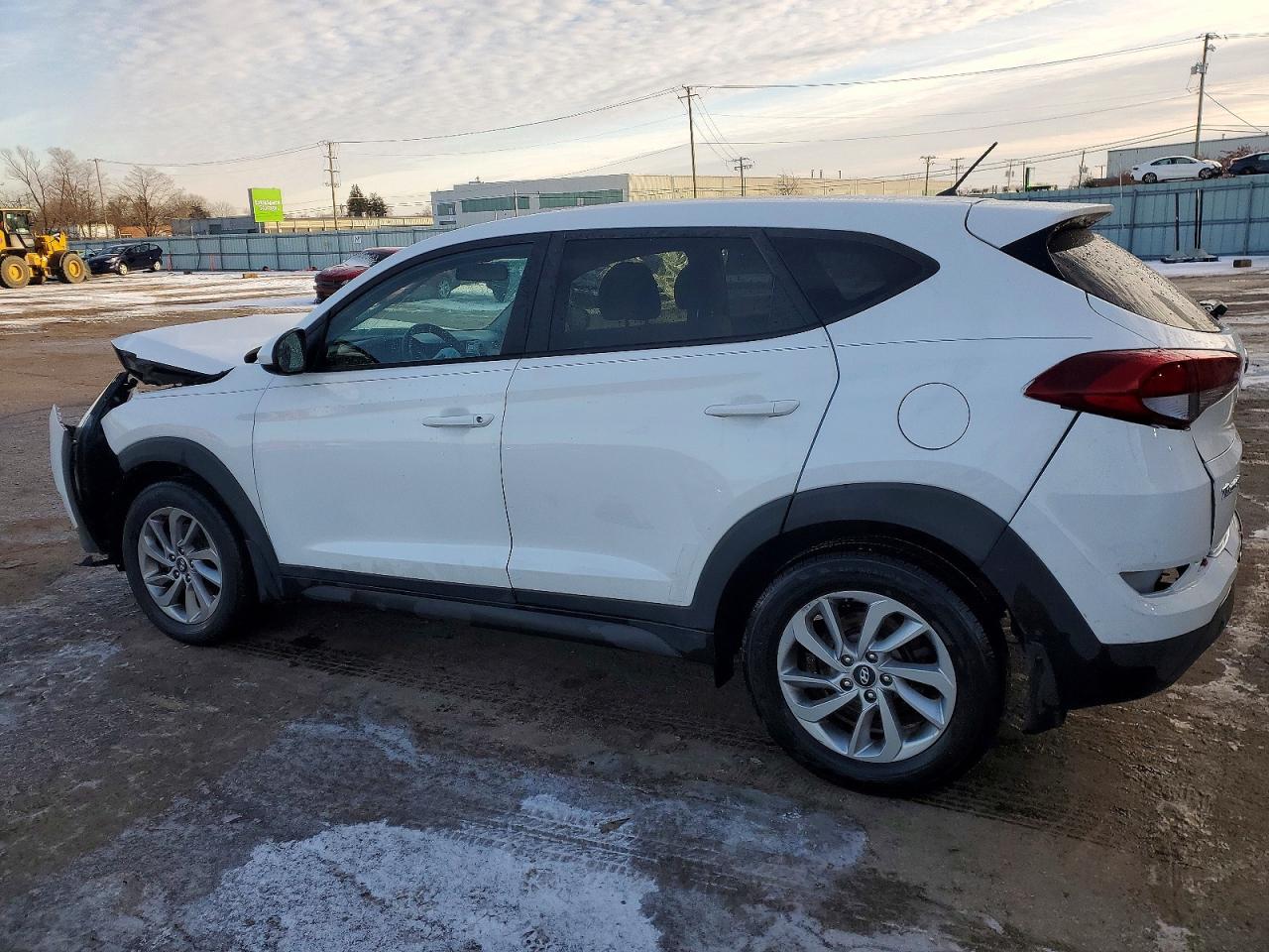 2018 HYUNDAI TUCSON SE photo 2