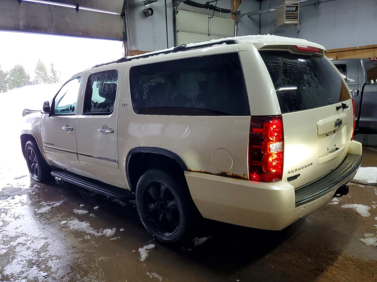 2010 CHEVROLET SUBURBAN K1500 LTZ photo 2