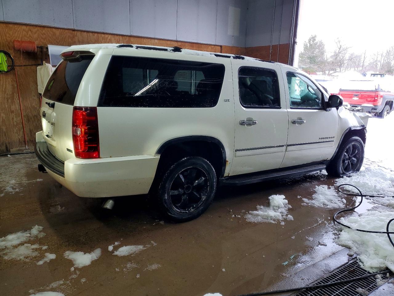 2010 CHEVROLET SUBURBAN K1500 LTZ photo 3