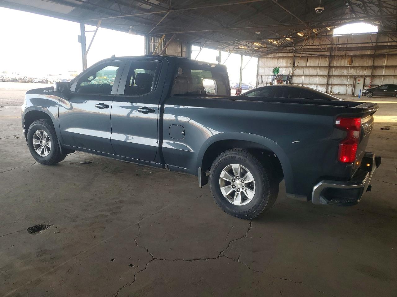 2019 CHEVROLET SILVERADO C1500 LT photo 2
