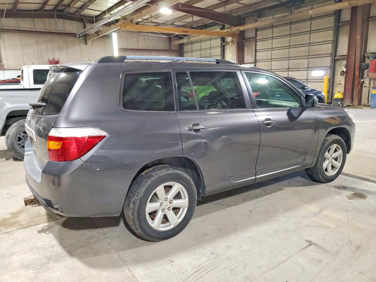 2010 TOYOTA HIGHLANDER SE photo 3