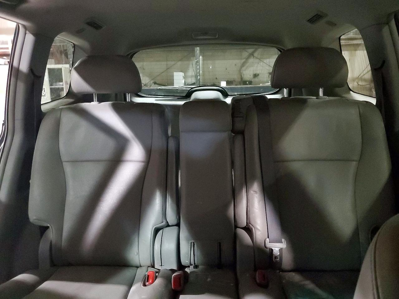 2010 TOYOTA HIGHLANDER SE photo 10