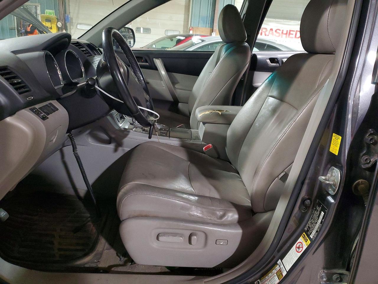 2010 TOYOTA HIGHLANDER SE photo 7