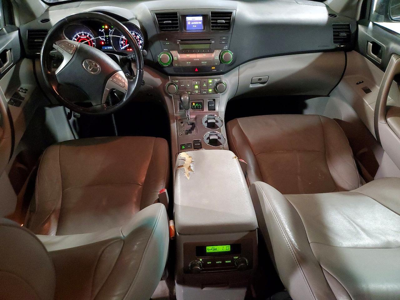 2010 TOYOTA HIGHLANDER SE photo 8