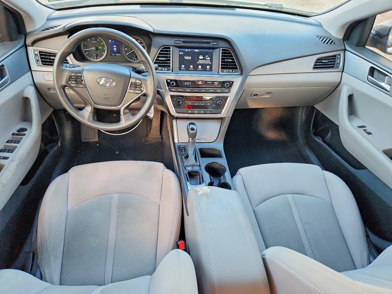 2017 HYUNDAI SONATA SE photo 8