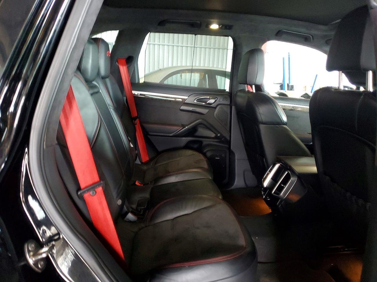2013 PORSCHE CAYENNE GTS photo 11