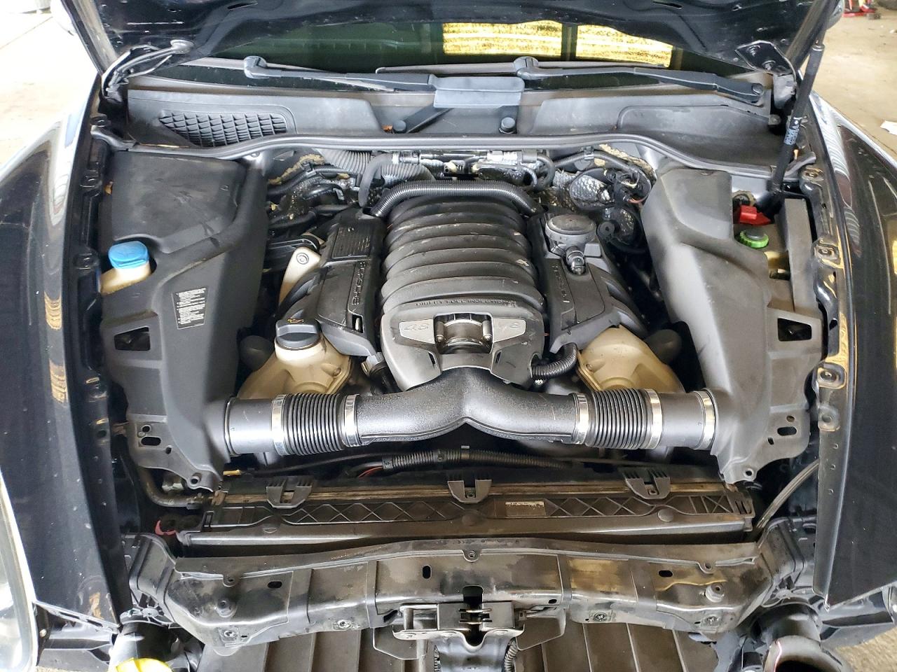 2013 PORSCHE CAYENNE GTS photo 12