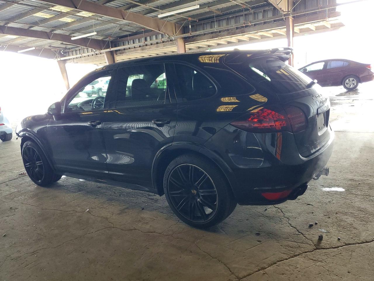 2013 PORSCHE CAYENNE GTS photo 2